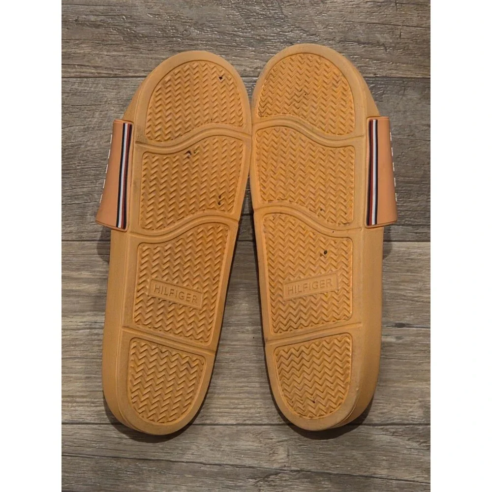 Tommy Hilfiger Esco-C slide sandals featuring a high relief logo strap -Size 10M